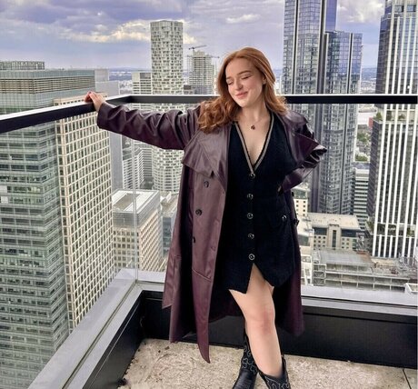 Eleanor Neale star hot pictures