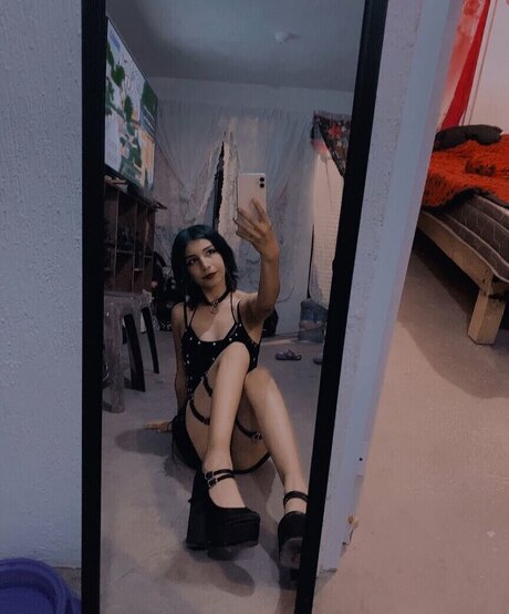 Luna Darck erotic model gallery