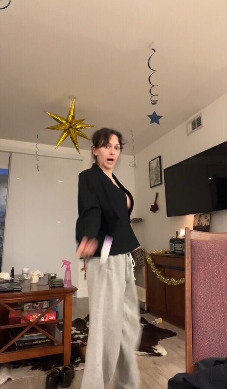 Dylan Troesken star sexy pics