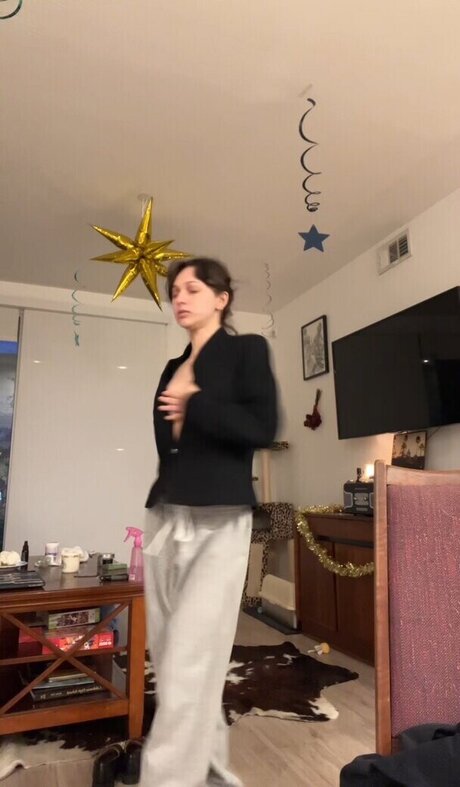 Dylan Troesken sexy star pictures