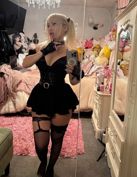 Ravegirlrori model nude image