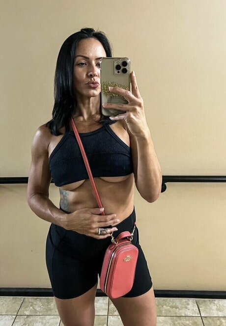 Ashley Egerton model naked pictures