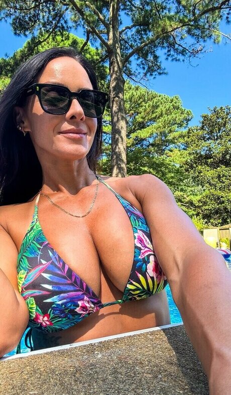 Ashley Egerton porn model pictures