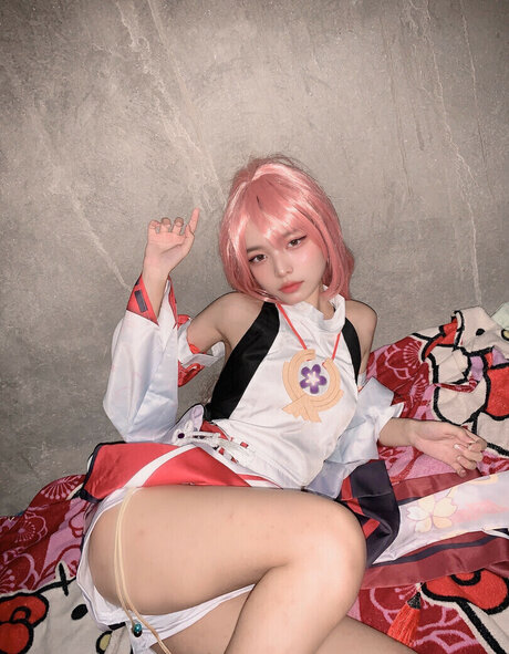 Shayri May Tagyamon star free gallery