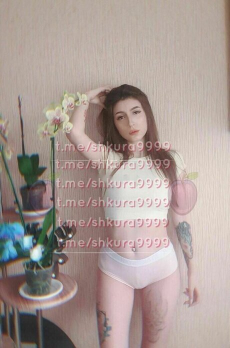 leonesan naked pornstar pic