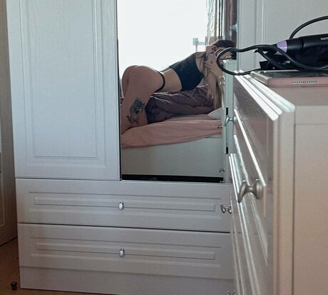 leonesan beautiful model img