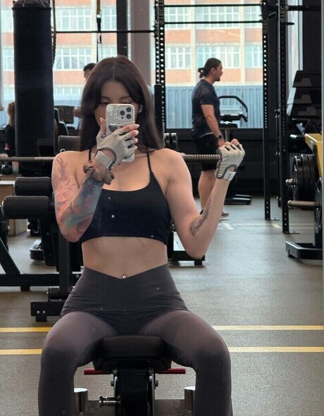 leonesan nudes model gallery