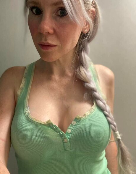 Donna Shepherd hot model pic