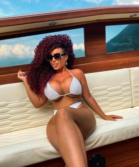 Paulina Fok naked model image