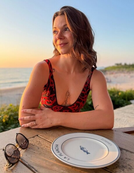 Juju Fitcats model perfect images