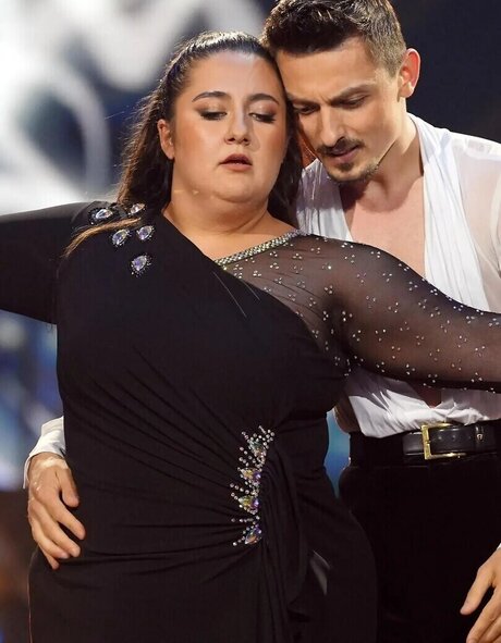 SelfieSandra high quality model images