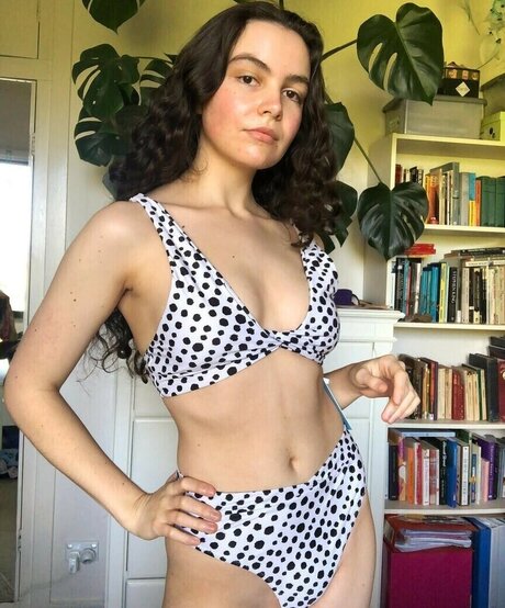 Lucy Holz model pretty image