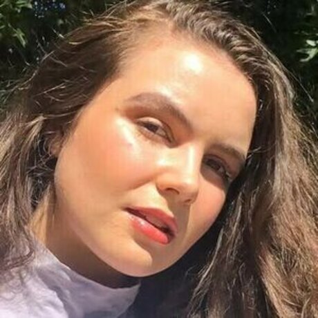 Lucy Holz star top pictures