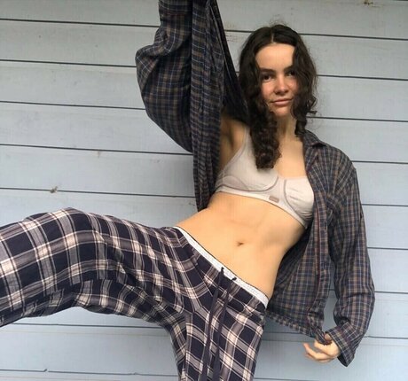 Lucy Holz pornstar beautiful img