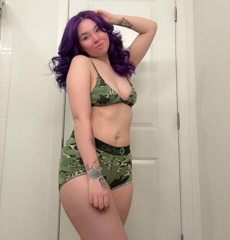 Mary Liven model hd img