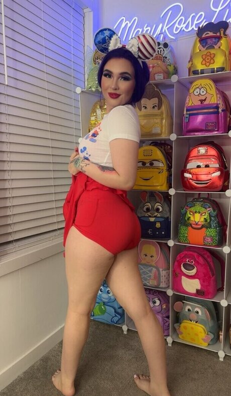 Mary Liven model perfect photos