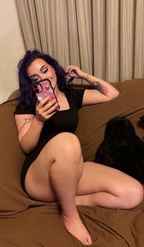 Mary Liven exclusive star photos