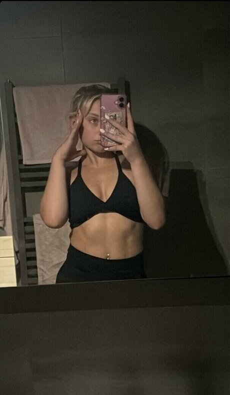 Luceoliviaxo xxx model picture