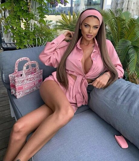 Adina Tatiana perfect model image