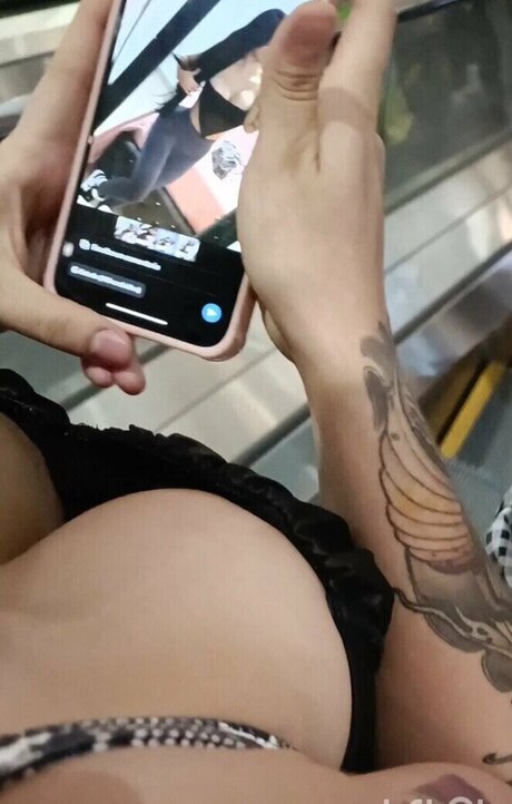 creepshot sexy model photo