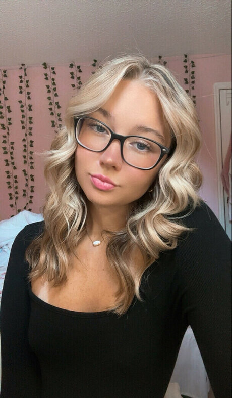 iisabellarosee model adult pictures