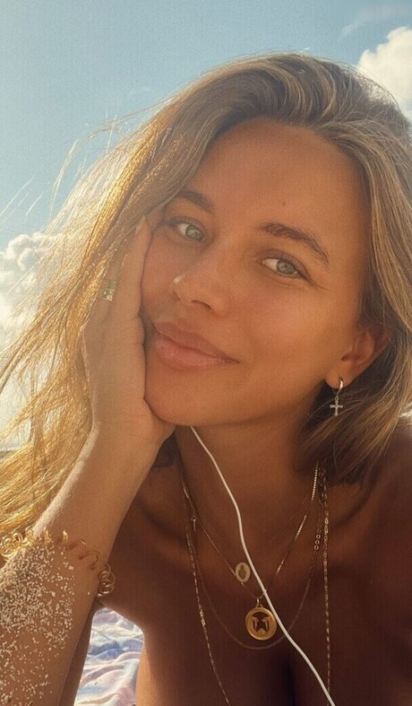 Pia Volckmann art star picture