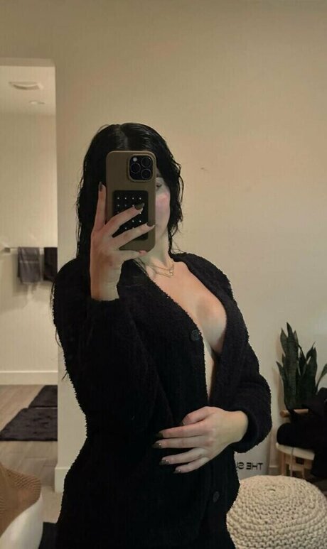 Sara Hesri model naked gallery