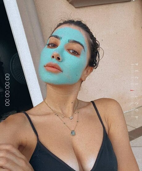 Sara Hesri star xxx pic