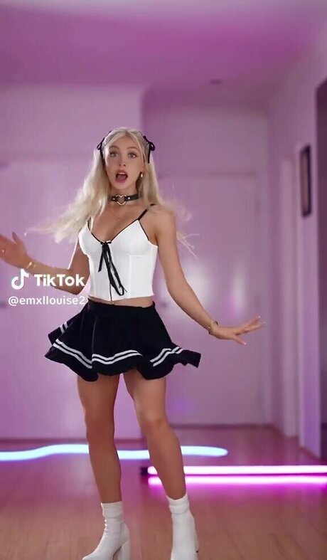 Emma Xlouise star beautiful pic