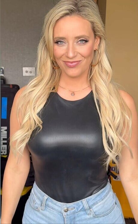 Tricia Whitaker model hd img