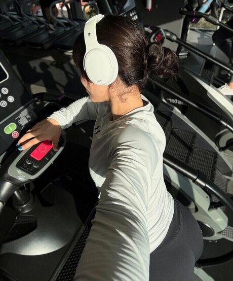 Alanalarana model top pic