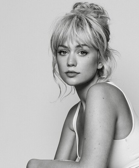 Ella Ballentine star hot picture