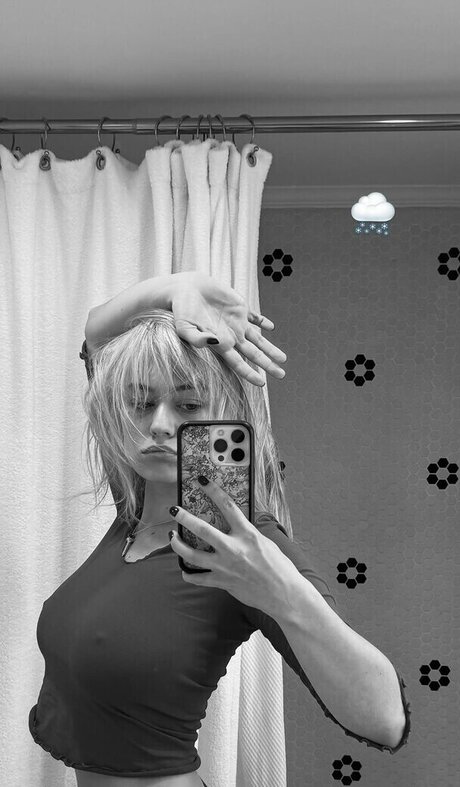 Ella Ballentine model img