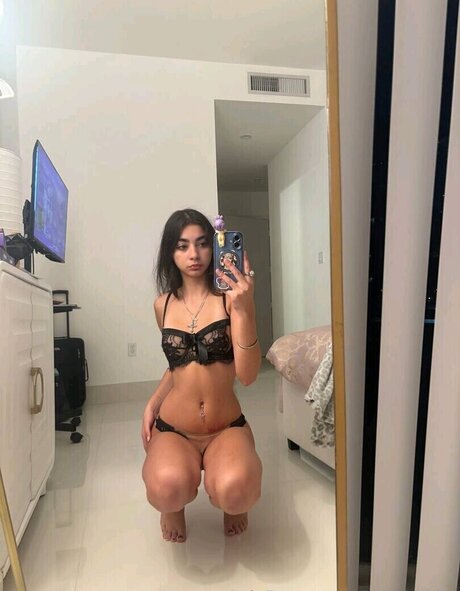 Tatiana Eliza exclusive star photo