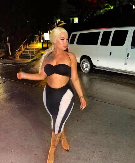 Amber Watkins hd actress pic