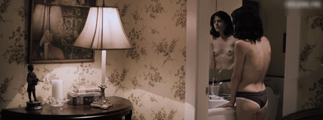 Selma Blair sexy actress photos