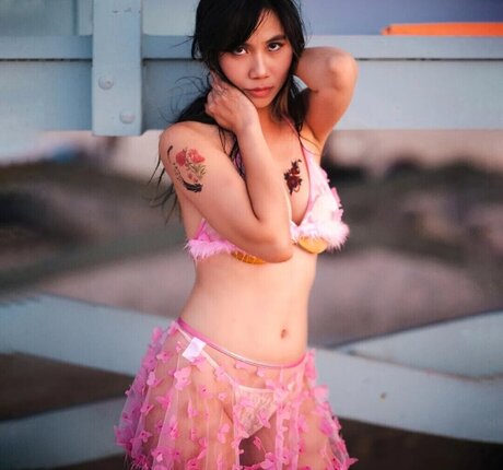 Bessy Q beautiful model pic