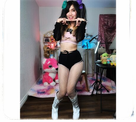 Bessy Q pretty model image