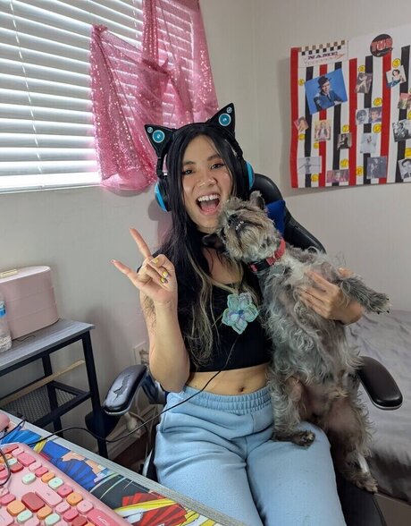 Bessy Q hot actress image