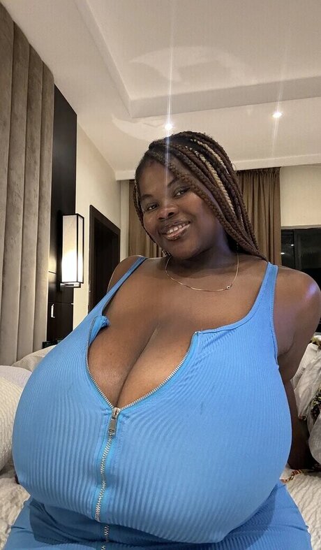 Queen Chi pornstar naked gallery