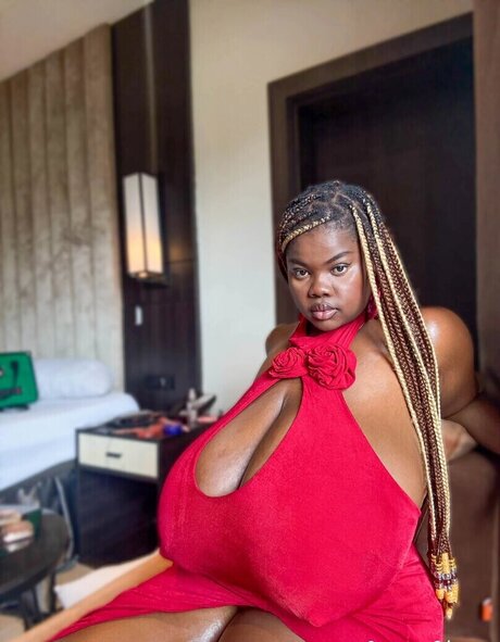 Queen Chi pornstar adult image