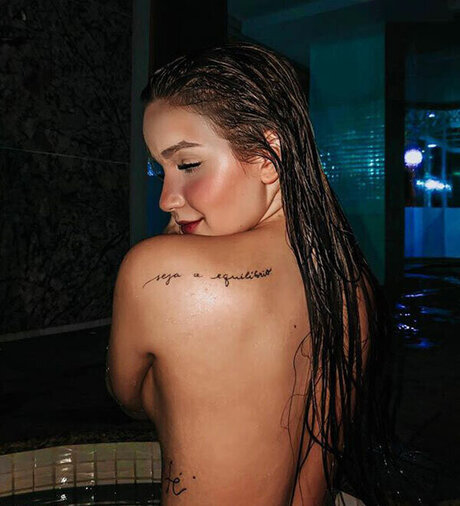 Anna Livya naked star galleries