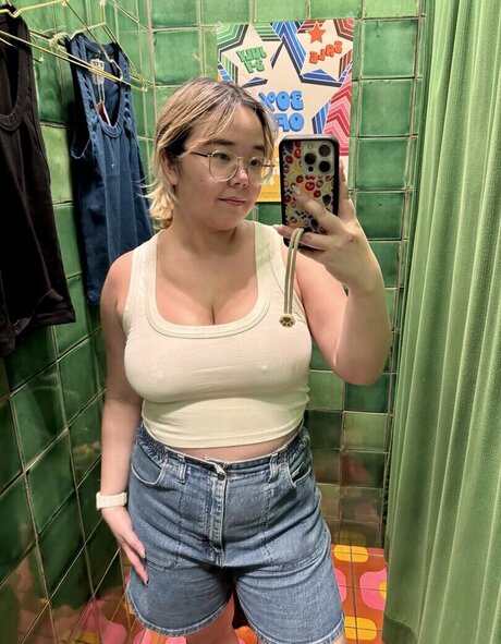 bingsuccino model adult picture