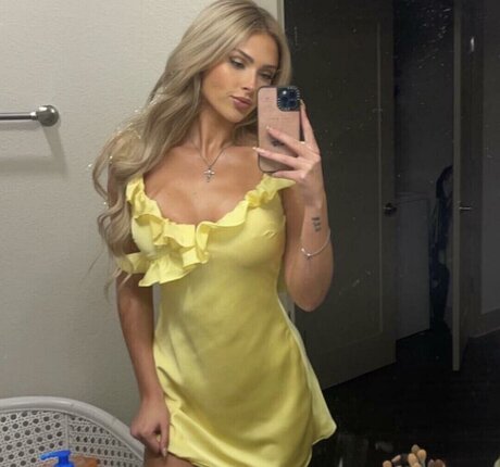 kenadeajackson art model pic