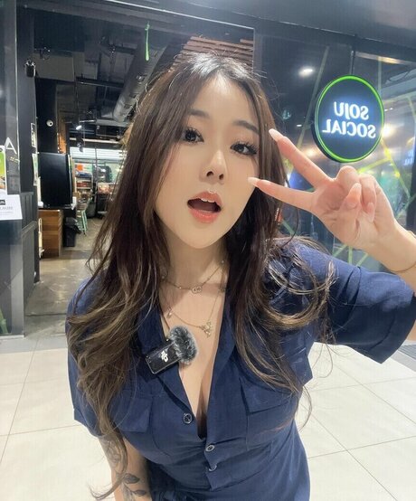 Hanavocado model pornographic pic