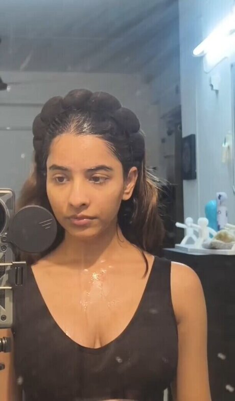 Aurora Sinclair beautiful star pics