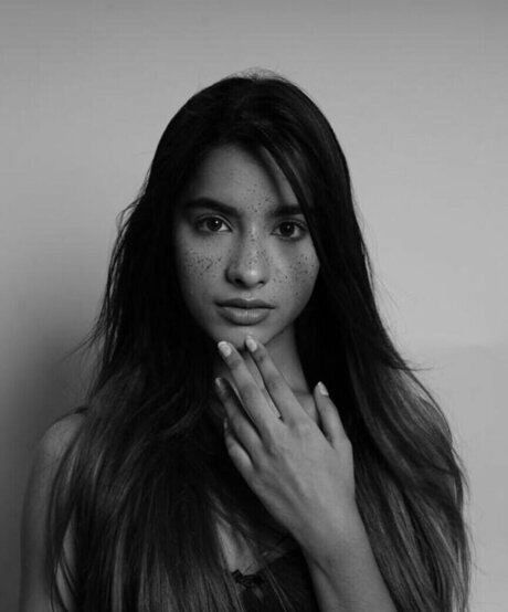 Aurora Sinclair model top img