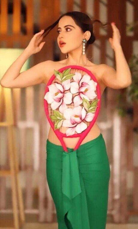 Urfi Javed naked star pics