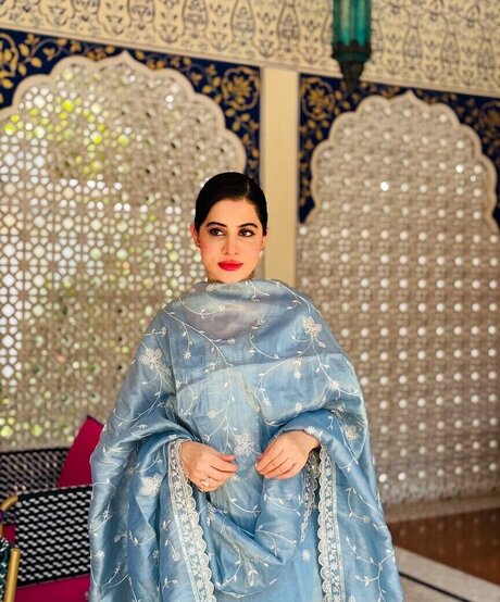 Urfi Javed star perfect gallery