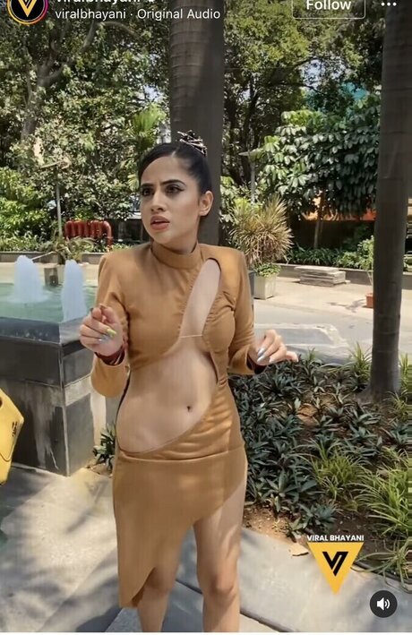 Urfi Javed model hd pictures